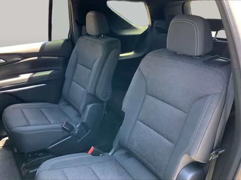 Used 2025 Chevrolet Traverse LT FWD image 21