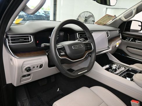Used 2024 Jeep Grand Wagoneer L Base image 10