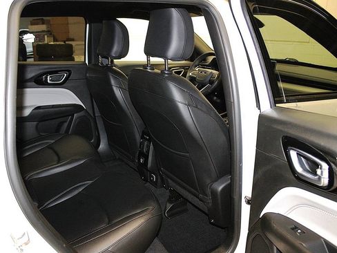 Certified 2025 Jeep Compass Limited AWD/4WD image 32