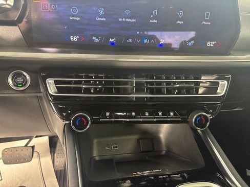 Used 2024 Chevrolet Traverse LT w/ Midnight/Sport Edition AWD/4WD image 6