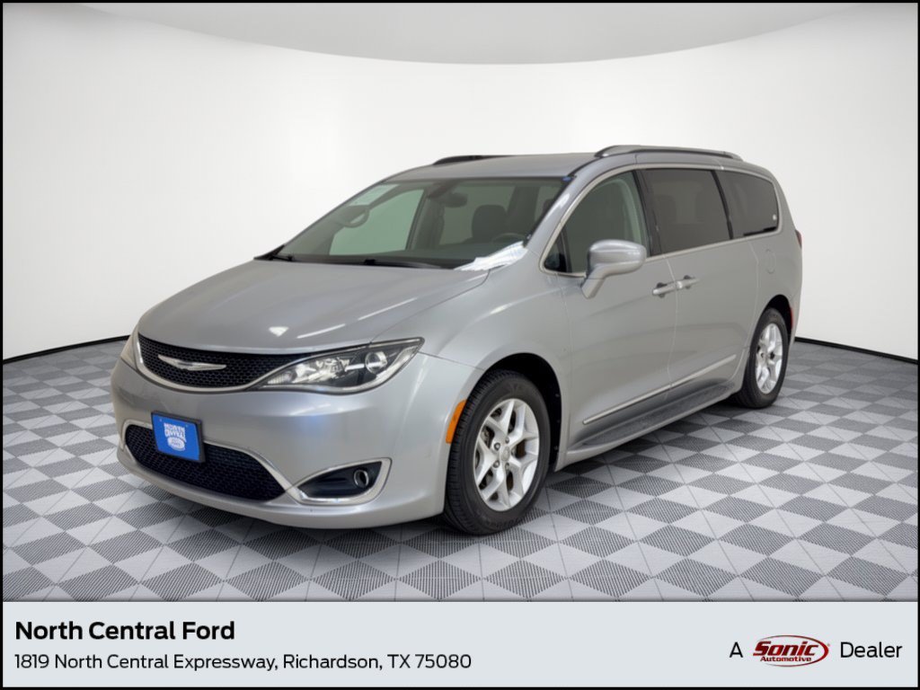 Used 2017 Chrysler Pacifica Touring-L Plus w/ Tire & Wheel Group FWD image 1