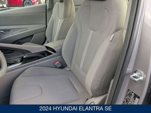 Used 2024 Hyundai Elantra SE image 16