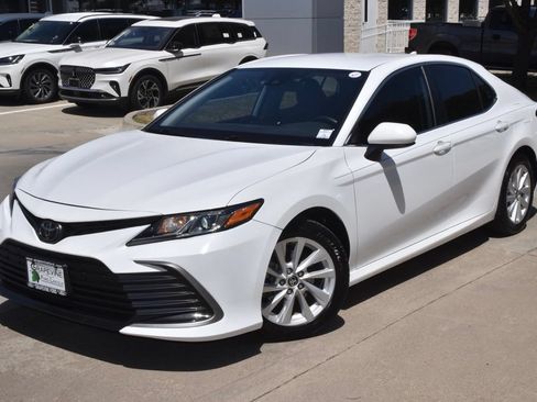Used 2022 Toyota Camry LE FWD image 37