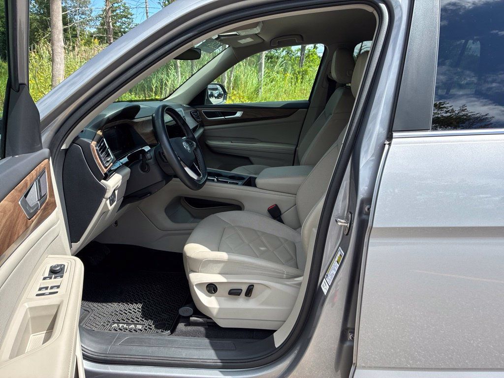 Used 2024 Volkswagen Atlas SE AWD/4WD image 10