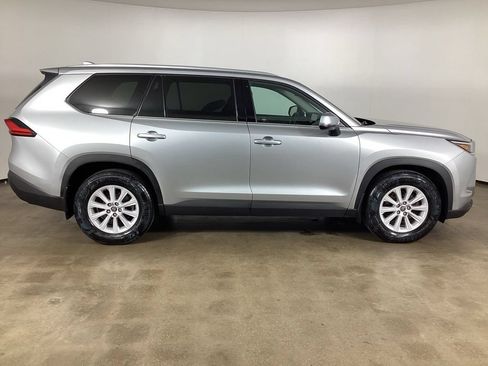Used 2024 Toyota Grand Highlander AWD image 5