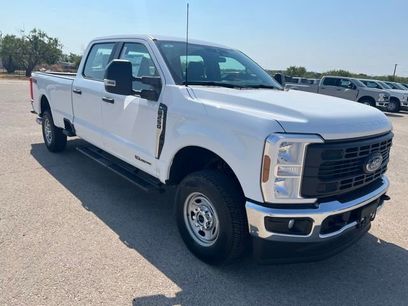 New 2026 Ford F250 XL w/ FX4 Off-Road Package