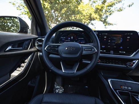 New 2025 Chevrolet Equinox LT w/ Convenience Package II image 16