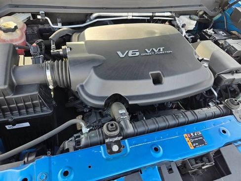 Used 2022 Chevrolet Colorado LT w/ Safety Package RWD image 18
