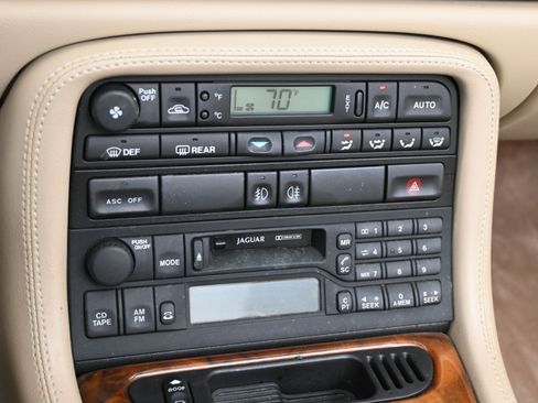 Used 1998 Jaguar XK8 Convertible image 17