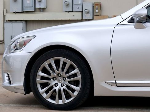 Used 2013 Lexus LS 460 image 22