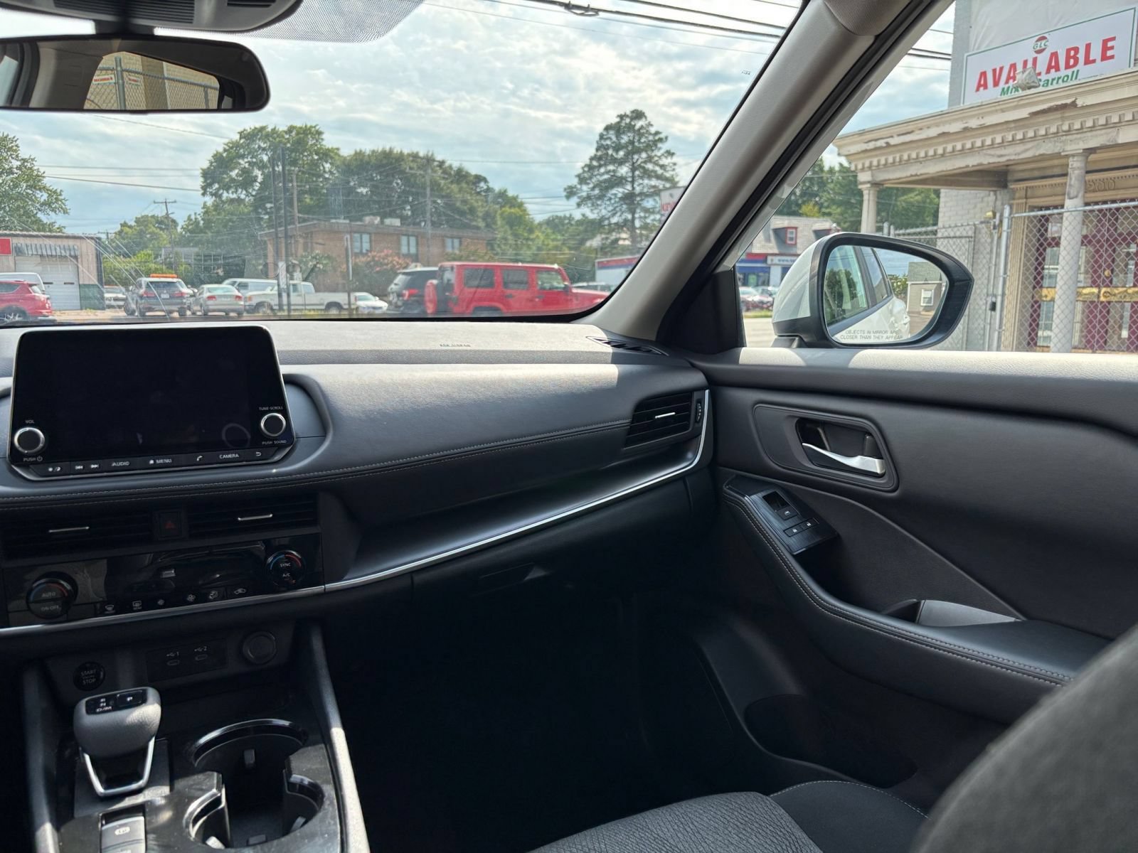 Used 2026 Nissan Rogue SV FWD image 35