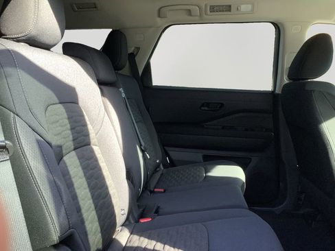 New 2025 Nissan Pathfinder S image 13