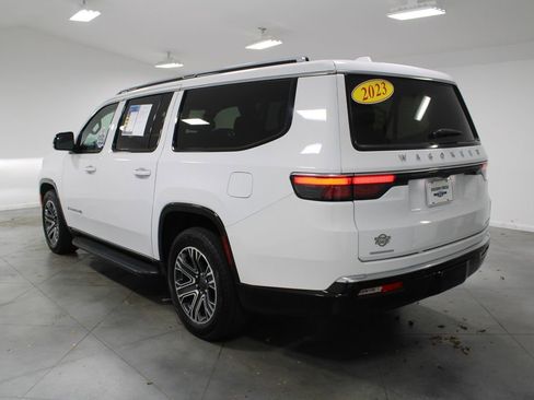 Used 2023 Jeep Wagoneer L Series II image 7