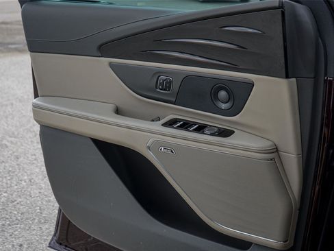 Used 2025 Lincoln Nautilus Reserve AWD/4WD image 18
