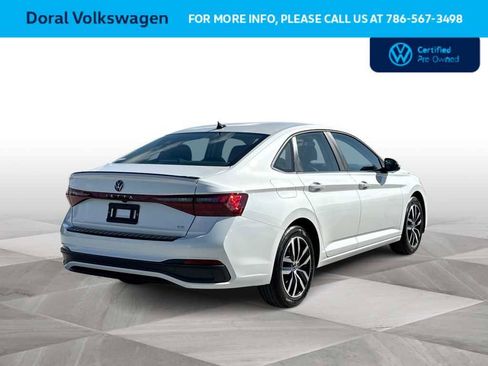 Used 2025 Volkswagen Jetta SE FWD image 8