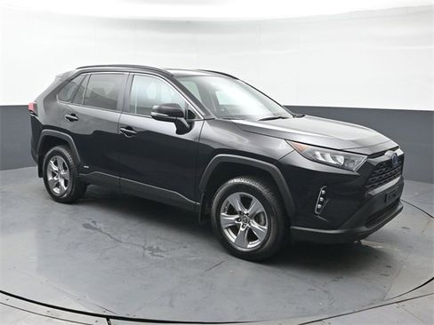 Used 2022 Toyota RAV4 LE image 7