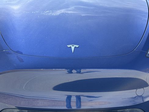 Used 2025 Tesla Model Y Performance image 9