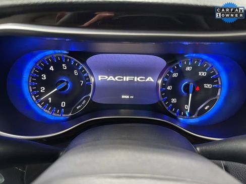 Used 2024 Chrysler Pacifica Limited FWD image 17