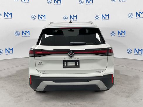 New 2025 Volkswagen Tiguan SE image 4
