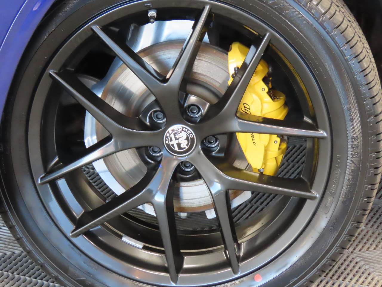 Used 2021 Alfa Romeo Stelvio Ti Sport AWD/4WD image 7