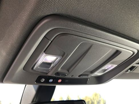 Used 2020 Chevrolet Silverado 1500 Custom w/ Custom Value Package image 12