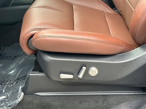 New 2026 Lincoln Navigator L Reserve AWD/4WD image 11