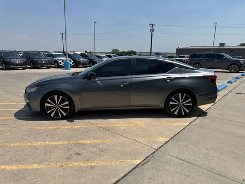Used 2022 Nissan Altima 2.5 SR FWD image 4