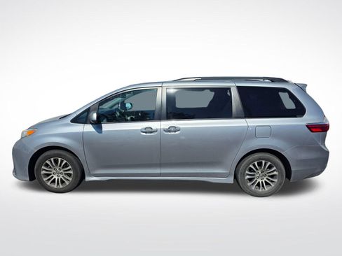 Used 2018 Toyota Sienna XLE FWD image 8