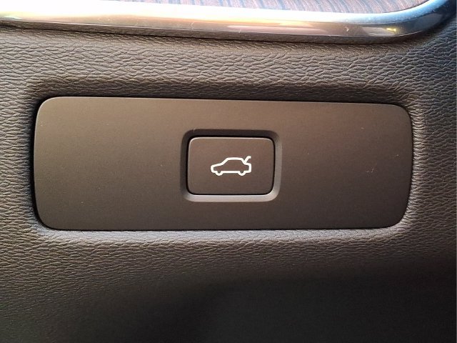 Certified 2024 Volvo XC60 B5 Plus w/ Protection Package Premier AWD/4WD image 22