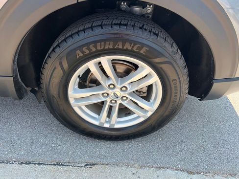 Used 2022 Ford Explorer XLT AWD/4WD image 16