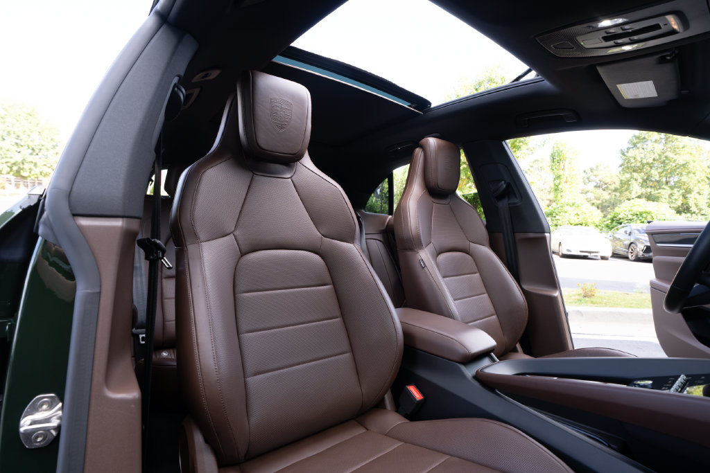 Used 2024 Porsche Macan 4 Electric AWD/4WD image 40