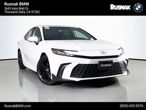 Used 2025 Toyota Camry SE w/ Convenience Package FWD image 1