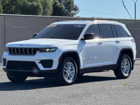 Used 2024 Jeep Grand Cherokee Laredo X AWD/4WD image 8