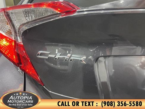Used 2022 Toyota C-HR XLE FWD image 35