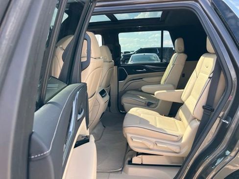Used 2021 Cadillac Escalade Premium Luxury AWD/4WD image 19