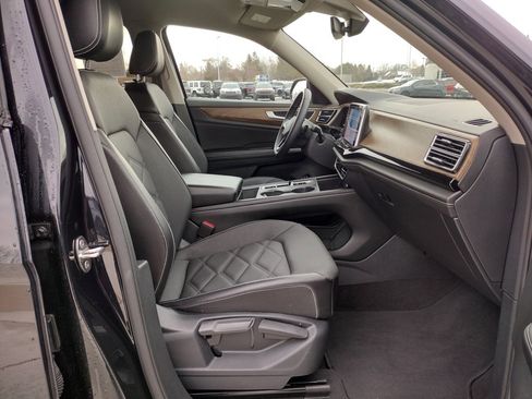 Used 2024 Volkswagen Atlas SE image 12