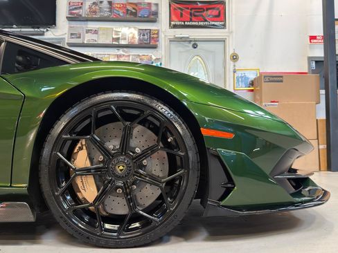 Used 2021 Lamborghini Aventador SVJ AWD/4WD image 15