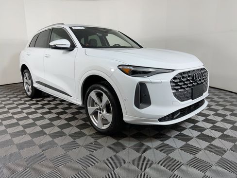 New 2025 Audi Q5 Premium Plus image 18