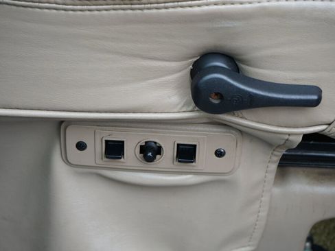 Used 2011 GMC Savana 1500 image 15