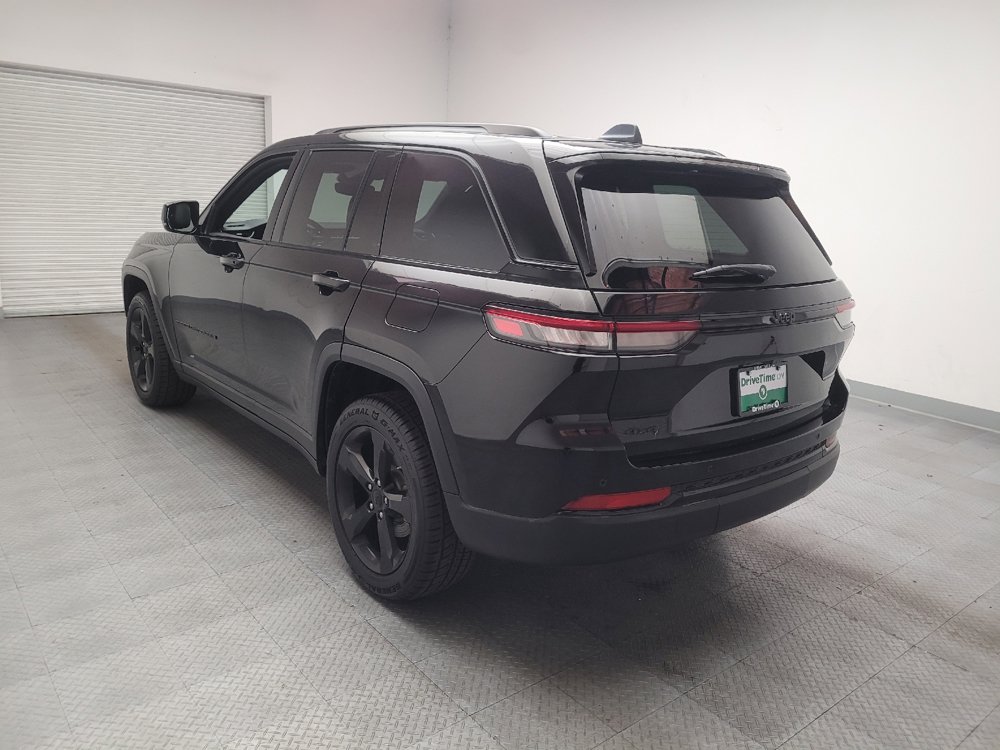 Used 2023 Jeep Grand Cherokee Altitude AWD/4WD image 5
