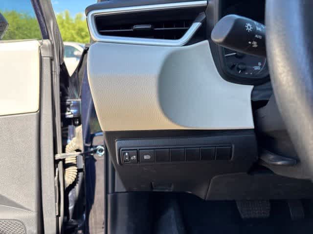 Used 2025 Toyota Corolla LE FWD image 10