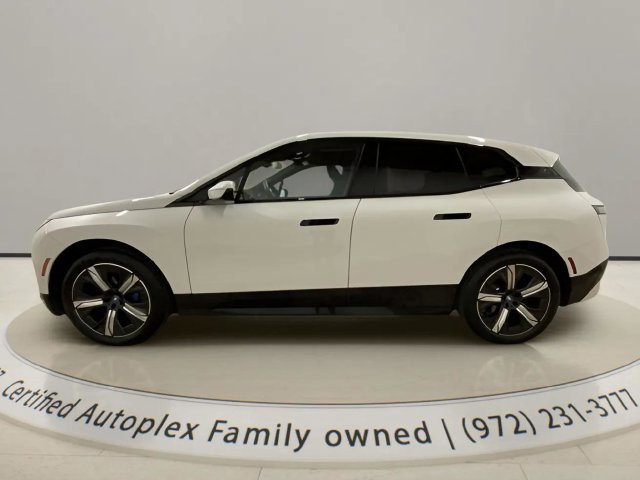 Used 2025 BMW iX xDrive50 AWD/4WD image 2