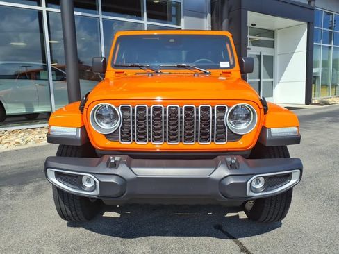Used 2025 Jeep Wrangler Unlimited Sahara AWD/4WD image 9