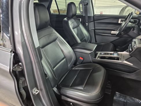 Used 2023 Ford Explorer XLT w/ Equipment Group 202A AWD/4WD image 27