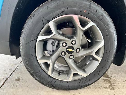 New 2025 Chevrolet Trax LT w/ Sunroof Package image 12