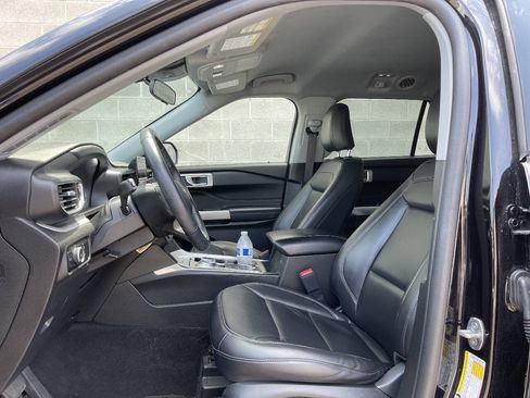 Used 2023 Ford Explorer XLT w/ Equipment Group 202A AWD/4WD image 9
