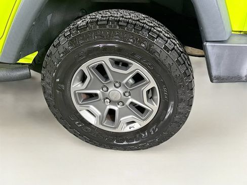 Used 2017 Jeep Wrangler Unlimited Rubicon w/ Connectivity Group AWD/4WD image 30