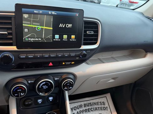 Used 2020 Hyundai Venue image 39