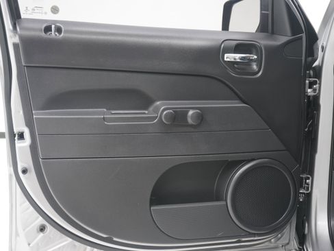 Used 2016 Jeep Patriot Sport image 13