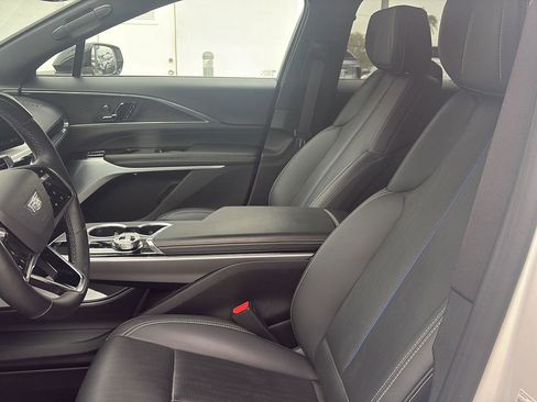 Used 2024 Cadillac Lyriq Luxury RWD image 12